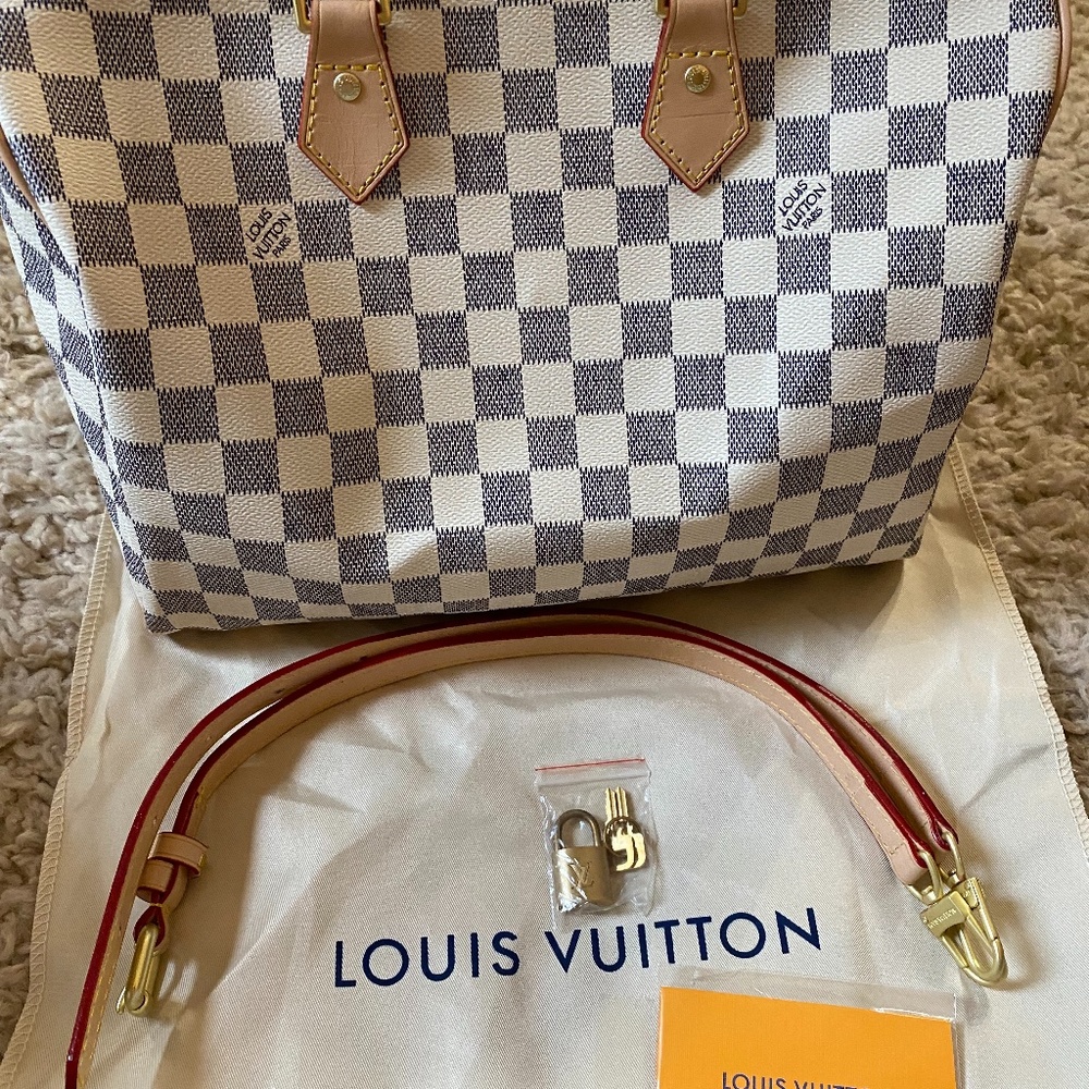 White and grey checkered bag NOT REAL L.V Speedy